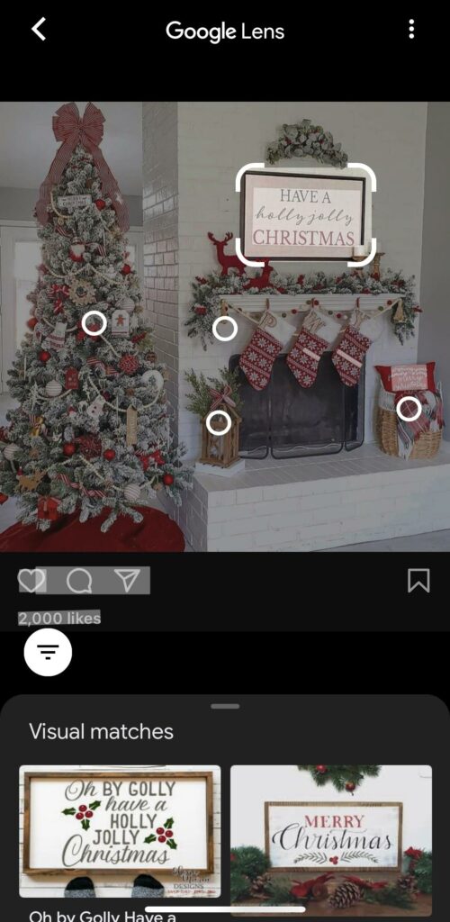 گوگل لنز در حال آنالیز و تحلیل یک عکس کریسمس برای یافتن نشانه ای روی آن